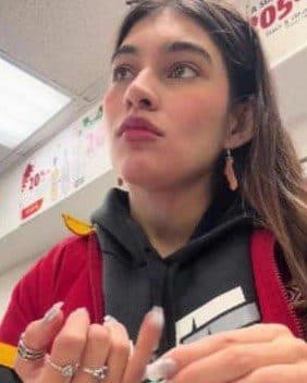 Cajera del Oxxo expone acoso de cliente